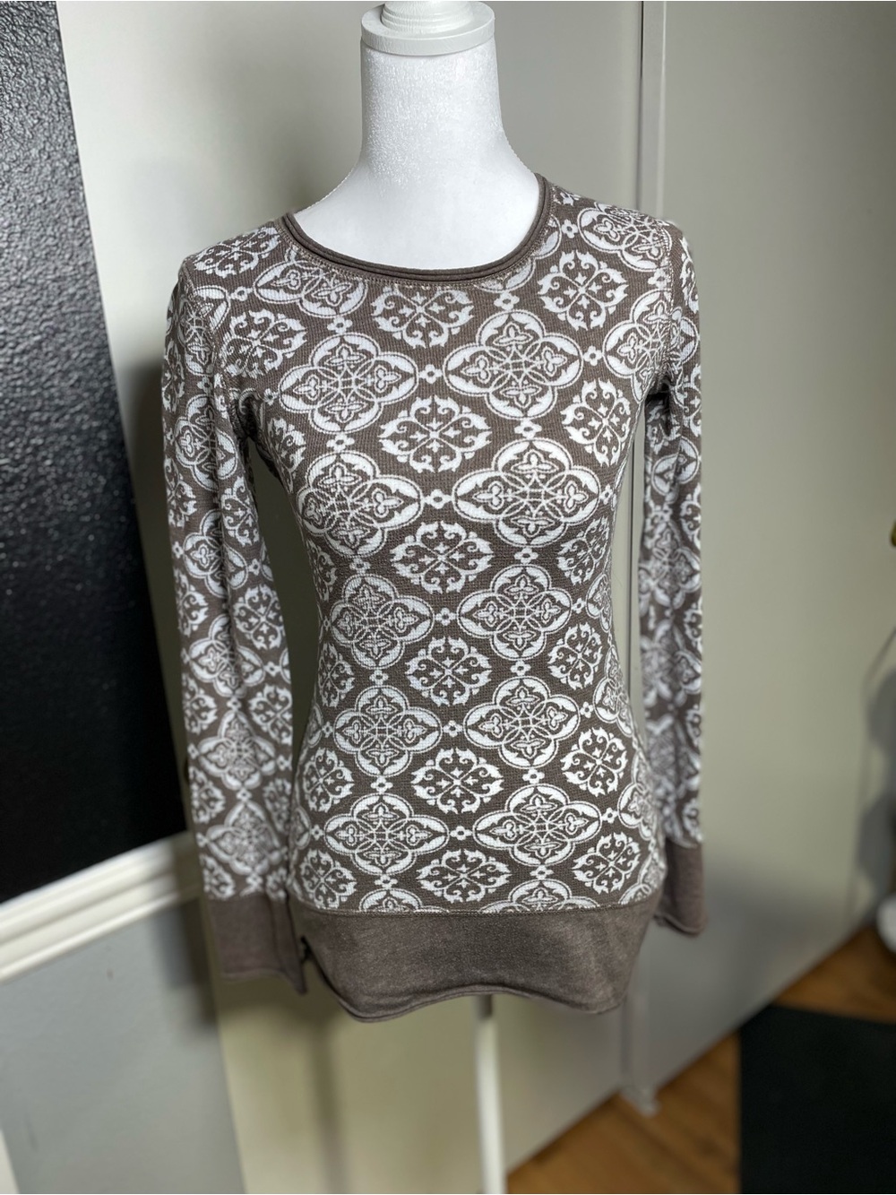 Maurices Brown and White Printed Long-Sleeve Crew Top